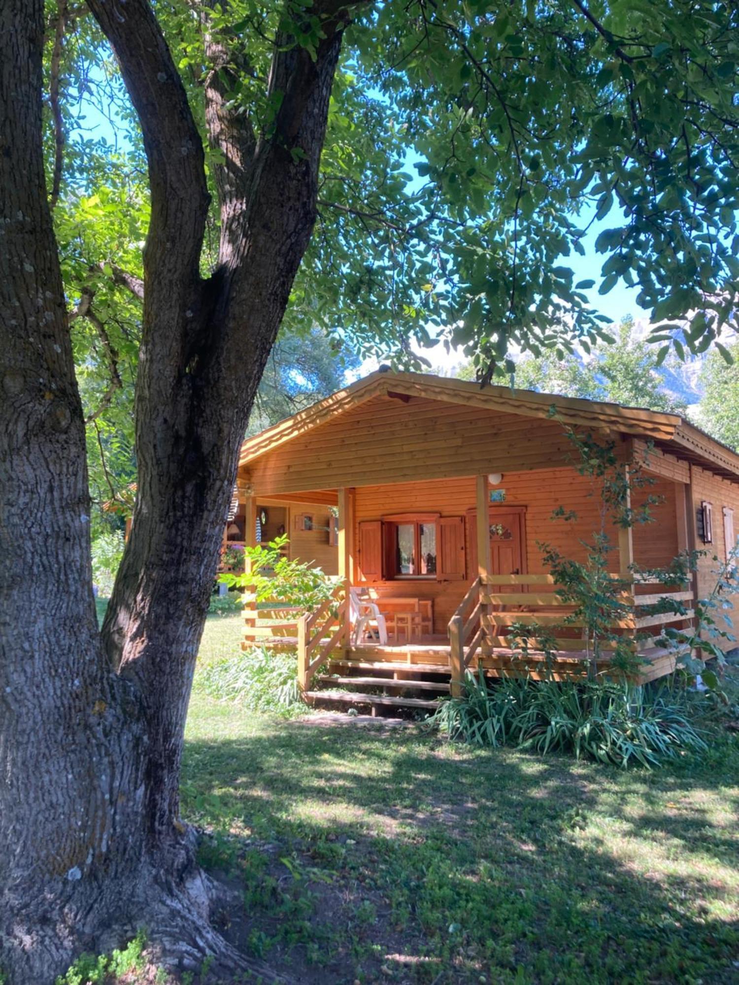 Camping, Hôtel De Plein Air Les Cariamas Chateauroux-les-Alpes Buitenkant foto